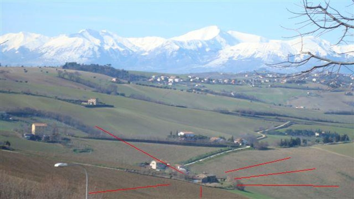 Дом с 9 комнатами в Монте Урано, Италия № 255016