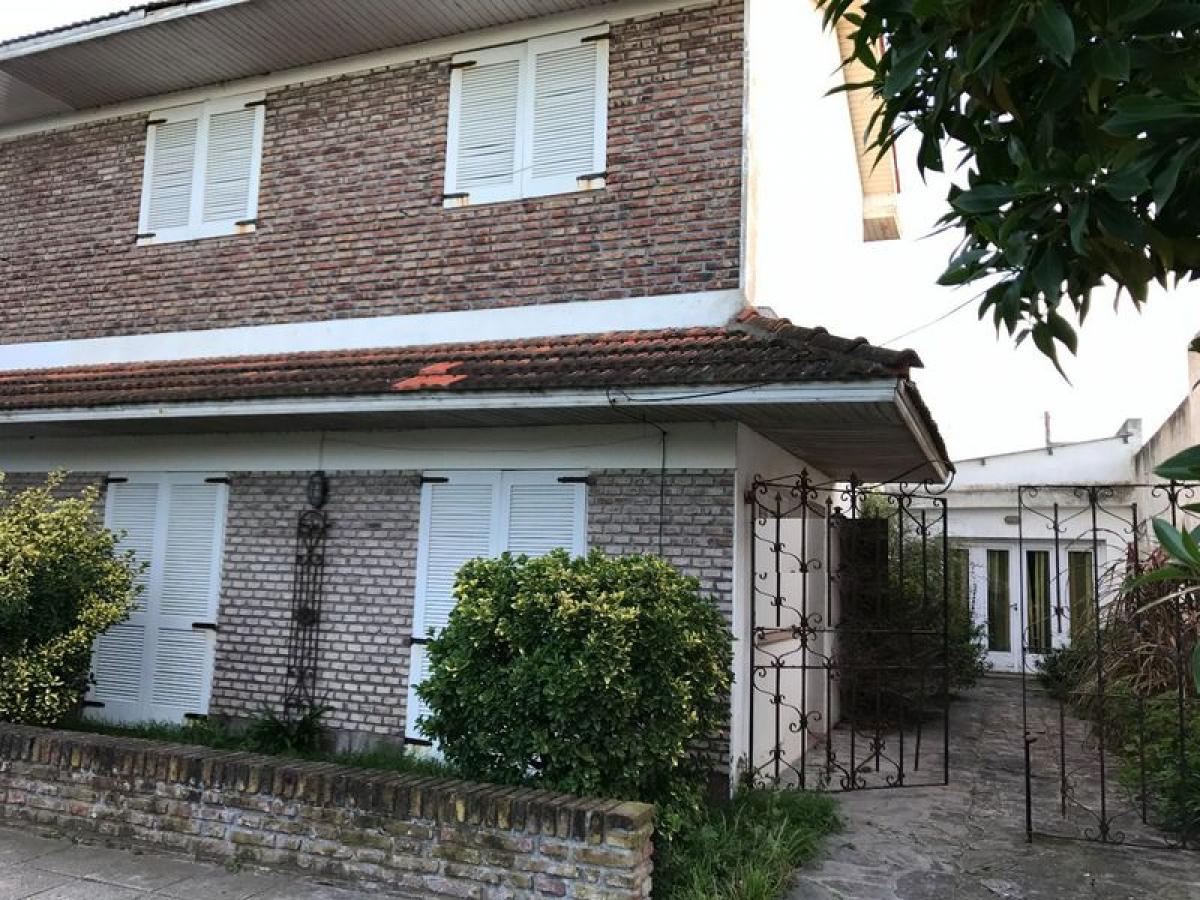 Casa de 4 dormitorios en Mar del Plata, Argentina No. 93299