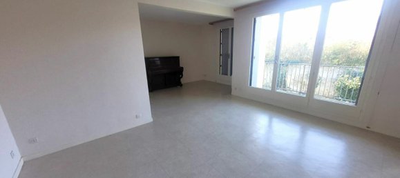 Квартира с 3 спальнями в Ла Ферте-су-Жуар, Франция № 124905 2