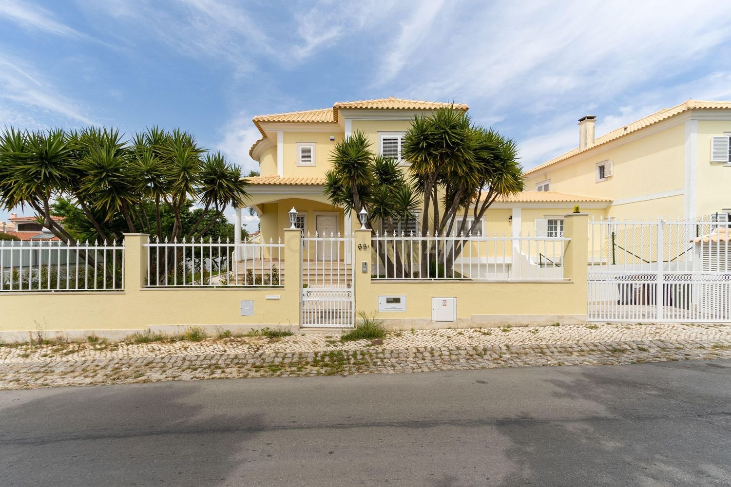 4 bedrooms House in Corroios, Portugal No. 89643