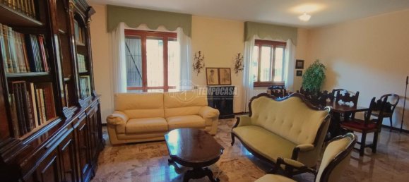 4 rooms Apartment in Bergamo, Italy No. 232374 3