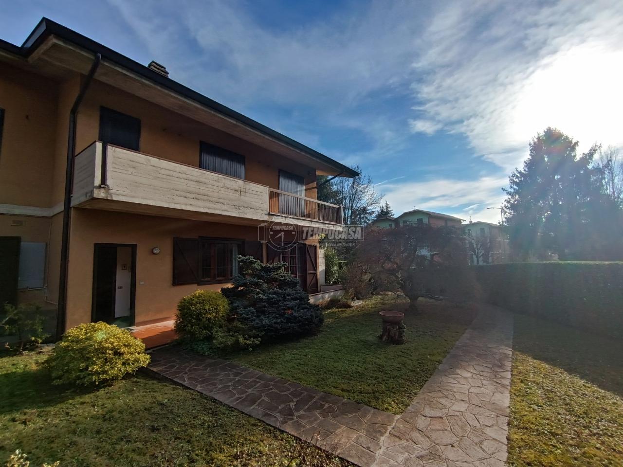 4 rooms Apartment in Bergamo, Italy No. 232374