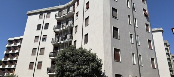 2 rooms Apartment in Monza, Italy No. 334568 9