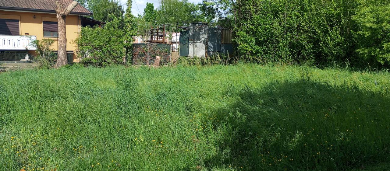 500m² Land in Ponte San Nicolò, Italy No. 232019