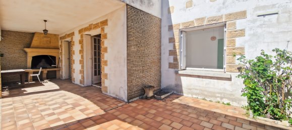 3 bedrooms House in Uzes, France No. 298324 3