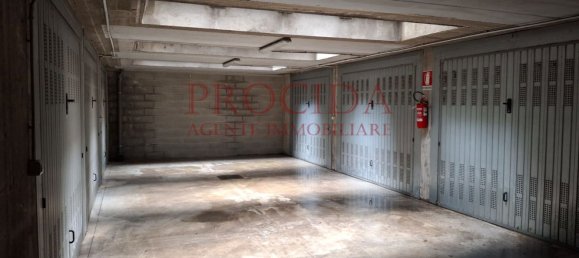 Garaje en Milan, Italy No. 359059 4