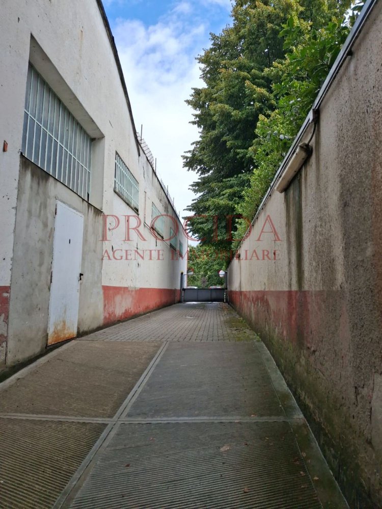 Garaje en Milan, Italy No. 359059