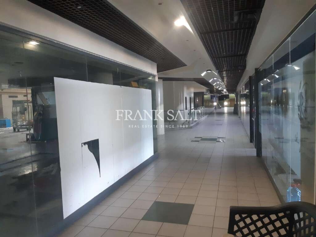 999m² Office in Saint Julian's, Malta No. 11824