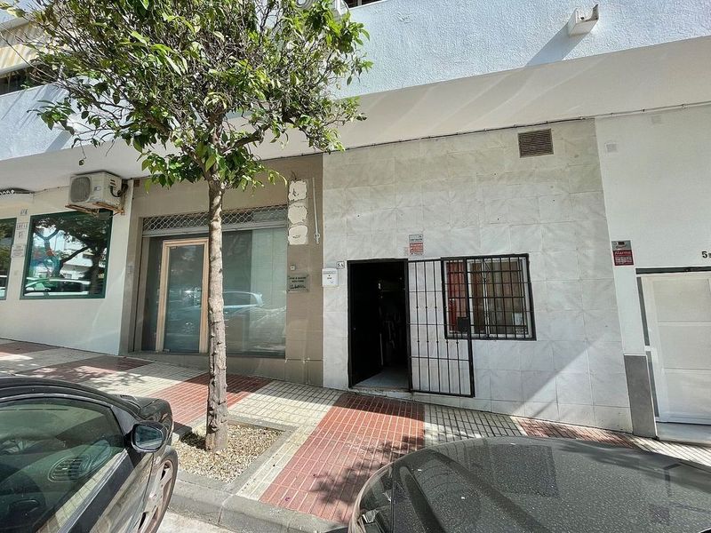 Propiedad comercial de 3 dormitorios en Marbella, Spain No. 180134