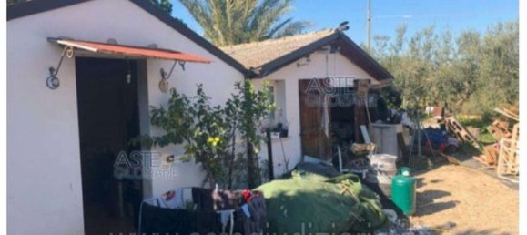 4 bedrooms House in Nocciano, Italy No. 376906 7