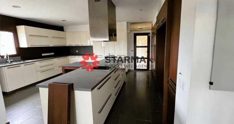 Propiedad comercial de 5 dormitorios en Nisou, Cyprus No. 67272