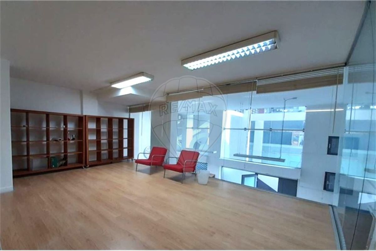 Gewerbliche Immobilie in Oeiras, Portugal 210m², Nr. 58820