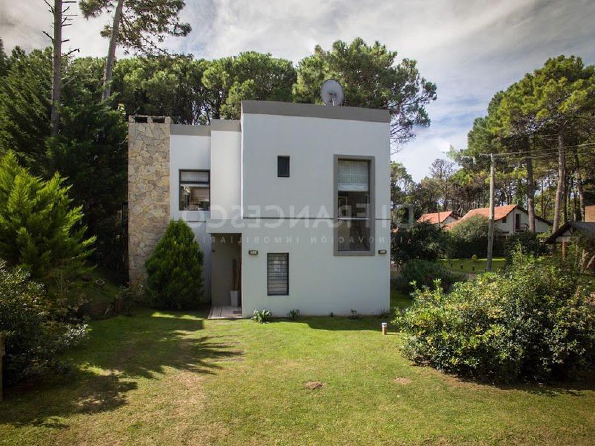 3 bedrooms House in Mar del Plata, Argentina No. 83615