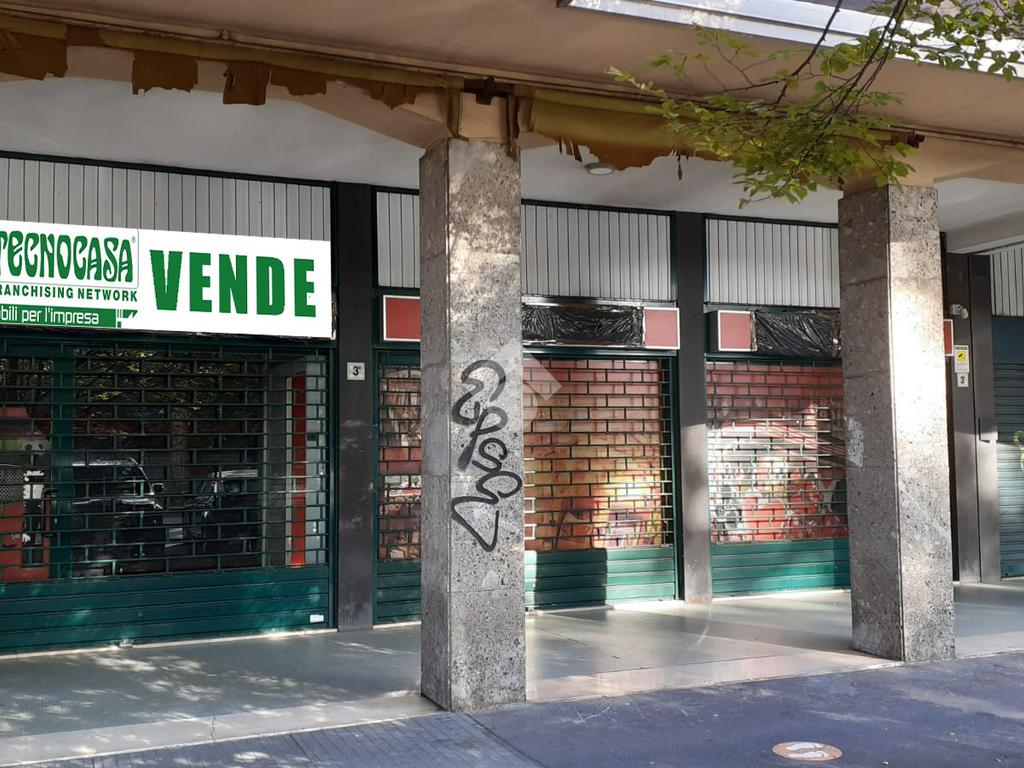 2 rooms Commercial property in Paderno Dugnano, Italy No. 116697