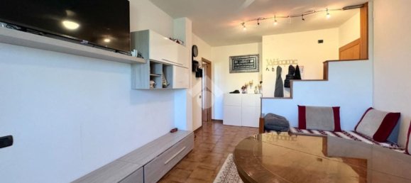 4-salle Appartement à Ponsacco, Italy No. 143974 3