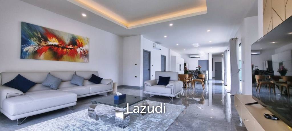 4 bedrooms Villa in Pattaya, Thailand No. 23440