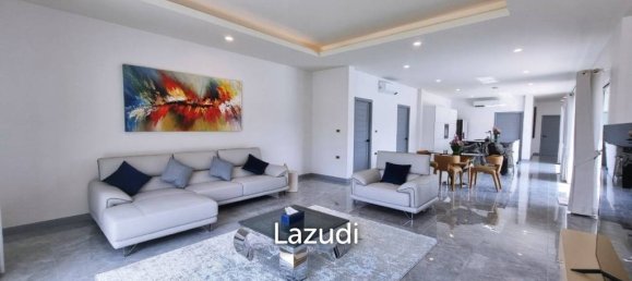 4 bedrooms Villa in Pattaya, Thailand No. 23440 2