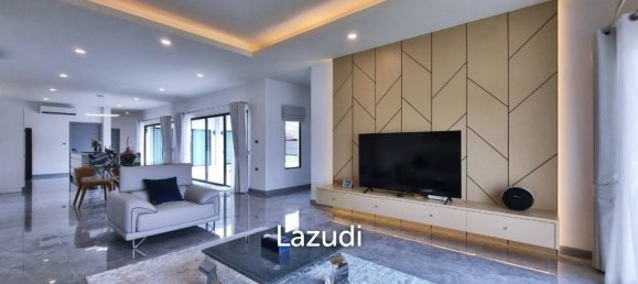 4 bedrooms Villa in Pattaya, Thailand No. 23440 3