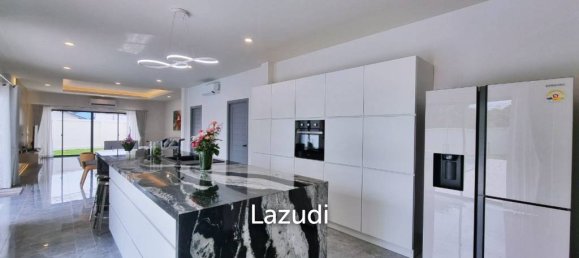 4 bedrooms Villa in Pattaya, Thailand No. 23440 9