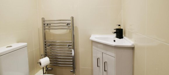 2 bedrooms Commercial property in Camberley, United Kingdom No. 10760 4