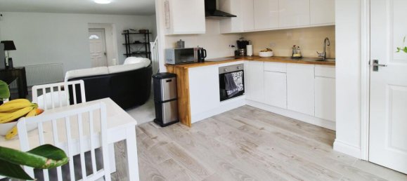 2 bedrooms Commercial property in Camberley, United Kingdom No. 10760 3