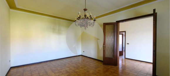 Дом с 9 комнатами в Сан Бенедетто По, Италия № 148812 3