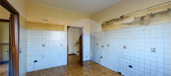 Дом с 9 комнатами в Сан Бенедетто По, Италия № 148812 6