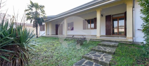 Дом с 9 комнатами в Сан Бенедетто По, Италия № 148812 2