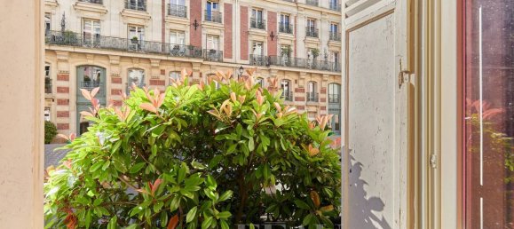 3 bedrooms Apartment in Paris, France No. 180953 3