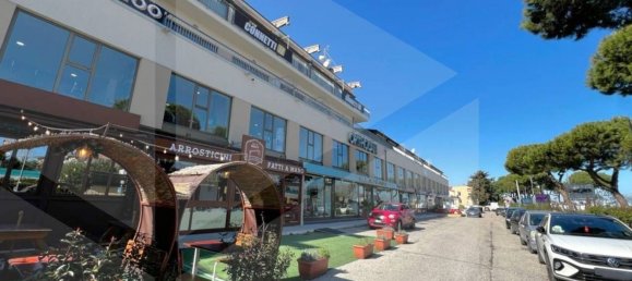 265m² Commercial property in Montesilvano, Italy No. 28406 2