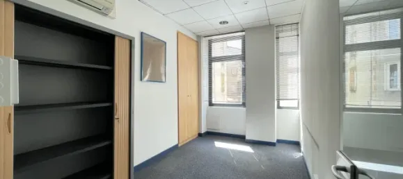 3 bedrooms Building in Confolens, France No. 280220 9