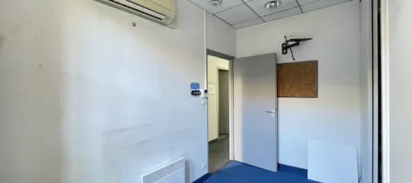 3 bedrooms Building in Confolens, France No. 280220 4