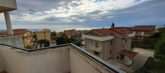 4 bedrooms Apartment in Catanzaro, Italy No. 165052 6