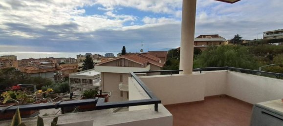 4 bedrooms Apartment in Catanzaro, Italy No. 165052 3