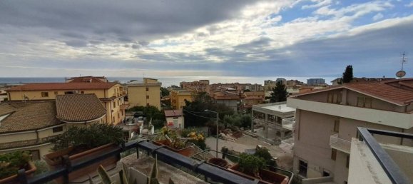 4 bedrooms Apartment in Catanzaro, Italy No. 165052 2