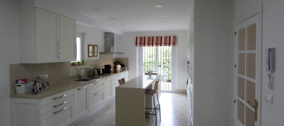 Villa de 5 dormitorios en San Roque, Spain No. 29202 8