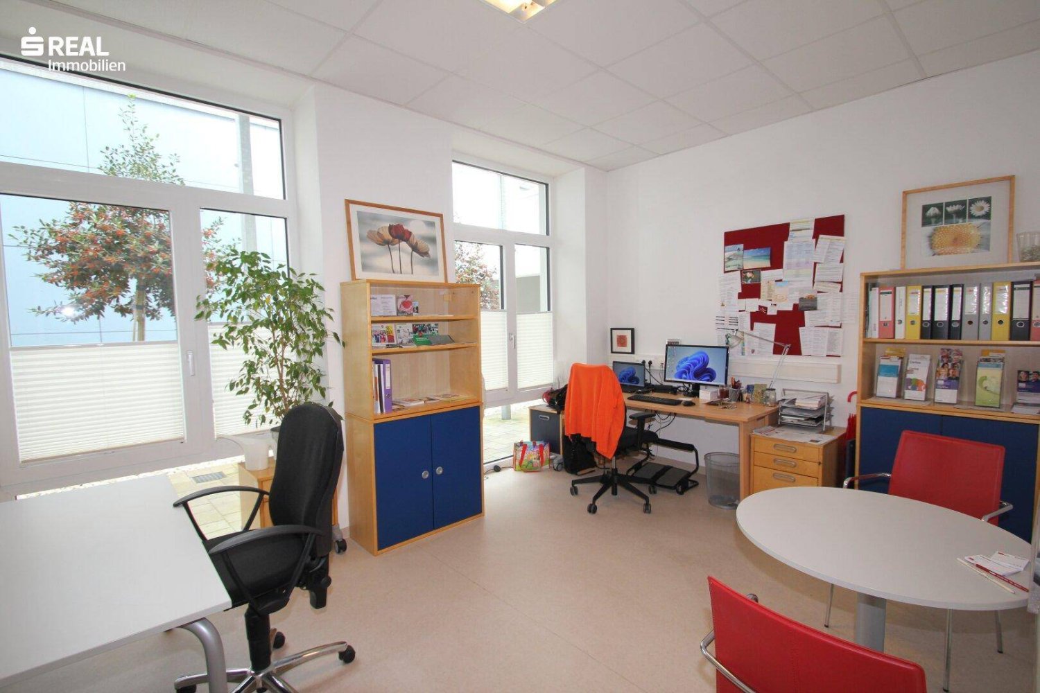 Oficina en Amstetten, Austria 230 m² No. 198963