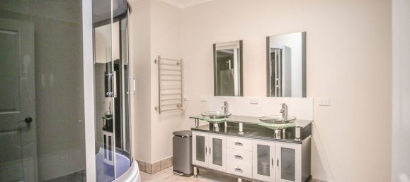 6 bedrooms House in Deniliquin, Australia No. 967 9