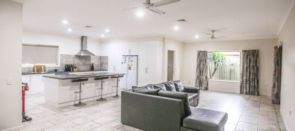 6 bedrooms House in Deniliquin, Australia No. 967 2