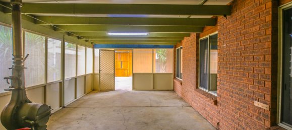 6 bedrooms House in Deniliquin, Australia No. 967 12