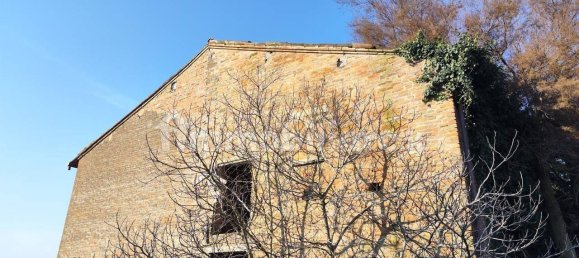 5 rooms House in Cento, Italy No. 67551 3