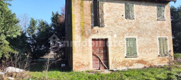 5 rooms House in Cento, Italy No. 67551 8