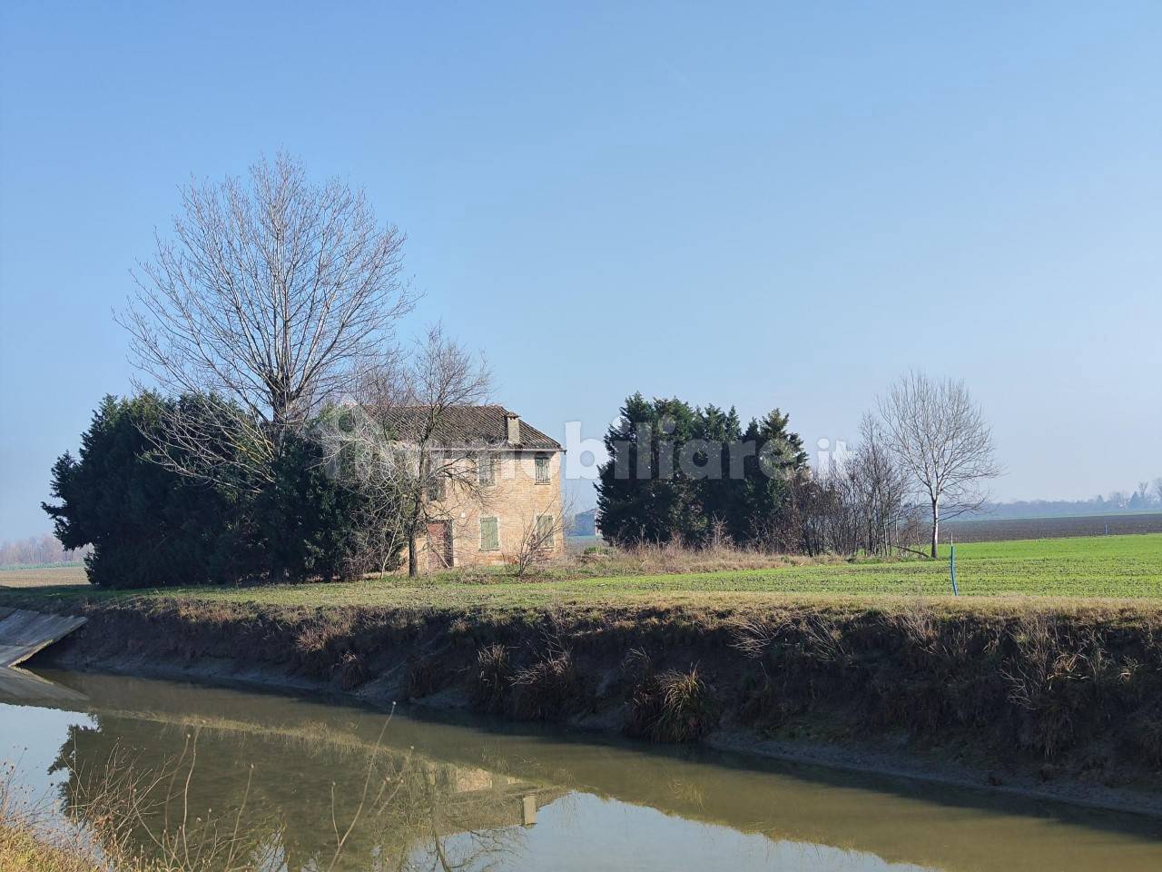 5 rooms House in Cento, Italy No. 67551