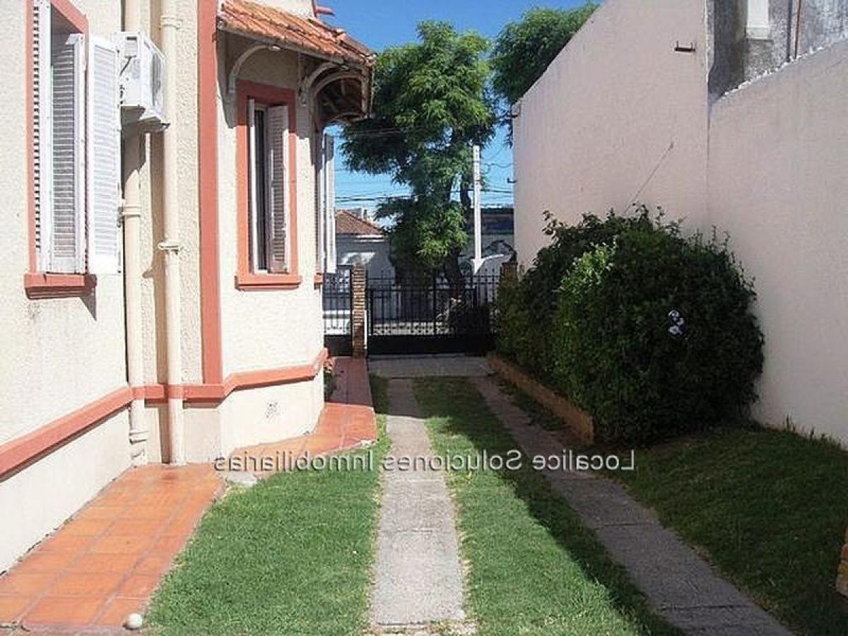 3 bedrooms House in Montevideo, Uruguay No. 11605