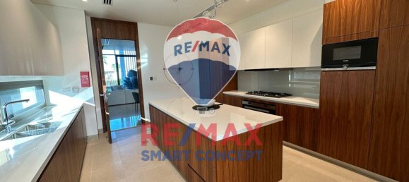 5 bedrooms Villa in Abu Dhabi, UAE No. 28162 11