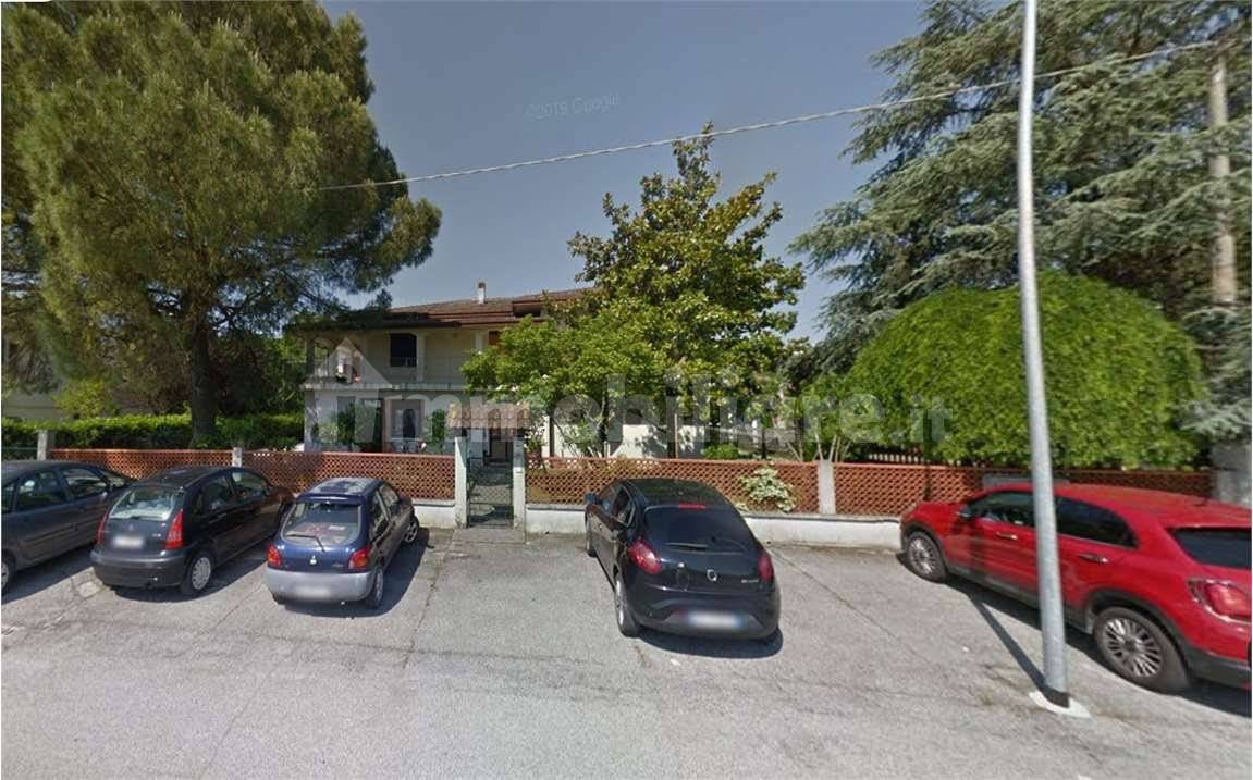 5 rooms Building in Copparo, Italy No. 106411