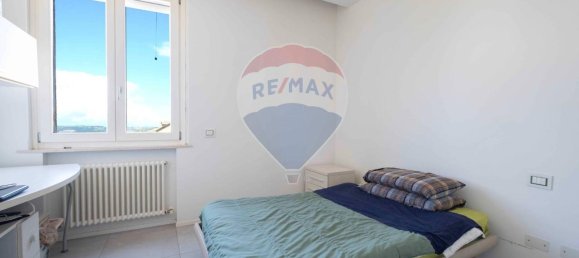 5 rooms Apartment in Cupramontana, Italy No. 8305 10