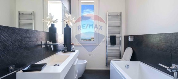 5 rooms Apartment in Cupramontana, Italy No. 8305 4