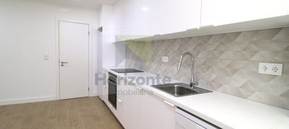 2 bedrooms Apartment in Lisbon, Portugal No. 223449 4