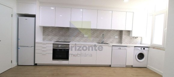 2 bedrooms Apartment in Lisbon, Portugal No. 223449 3